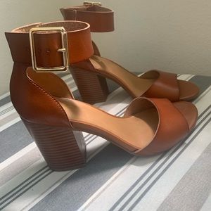 Super cute low heel for office or play.